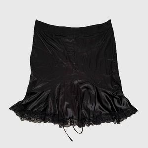 Chic Star Plus Size Black Satin Midi Skirt with Lace Trim